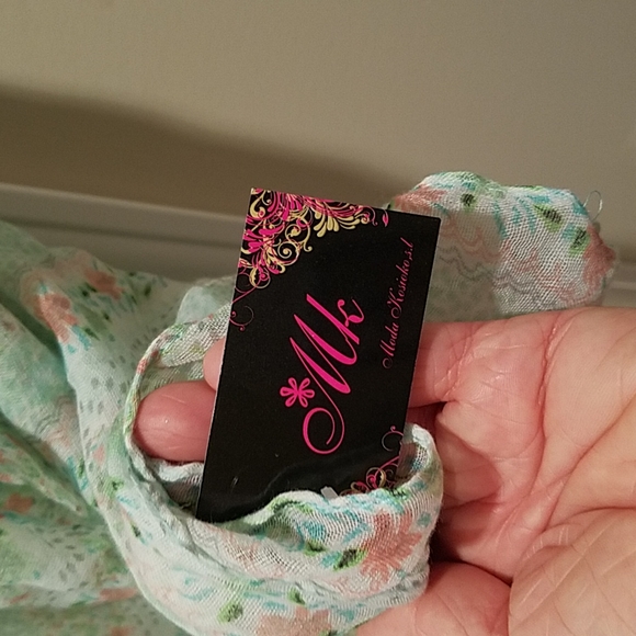 Green and pink scarf NWT - Picture 3 of 4